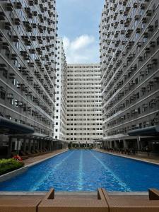 Bazén v ubytování 1014 - Cavite Minimalist Condo with Resort-like Amenities & Hi Speed Wifi nebo v jeho okolí