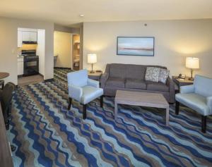 a living room with a couch and two chairs at Accent Inns Burnaby in Burnaby