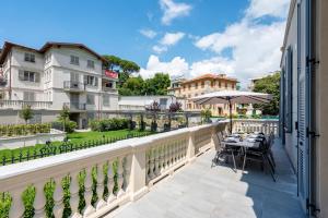 a balcony with a table and chairs and an umbrella at Villa Porto Rapallo Portofino Coast in Rapallo