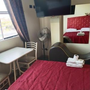 Postel nebo postele na pokoji v ubytování Hostal Jara + 12 fotografií