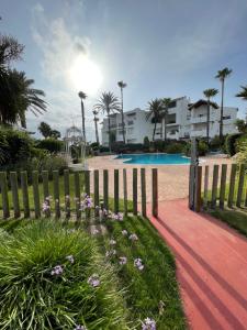 Hồ bơi trong/gần Relax&Sunset Appartement Costa Ballena