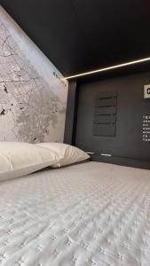 מיטה או מיטות בחדר ב-Hotel Joy Cll 85