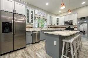 Η κουζίνα ή μικρή κουζίνα στο Private Ensuite In Historic Home