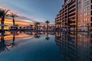 Bazén v ubytování Ocean view suite nebo v jeho okolí