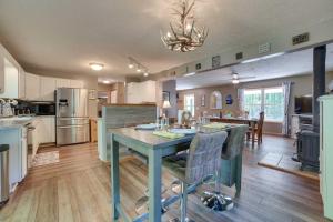 Dapur atau dapur kecil di Tranquil Home on Fowler Lake with Private Boat Dock!