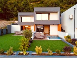 a house with a backyard with a swimming pool at Villa Preciosa in Kotor