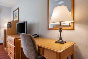 TV a/nebo společenská místnost v ubytování Best Western Devils Tower Inn