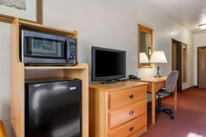 TV a/nebo společenská místnost v ubytování Best Western Devils Tower Inn