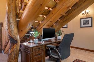 TV a/nebo společenská místnost v ubytování Best Western Devils Tower Inn