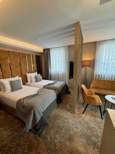 A bed or beds in a room at Best Western Premier Ottoperla Hotel Még 37 kép