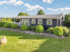 Κήπος έξω από το 5 person holiday home in Roslev-By Traum