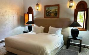 Uma cama ou camas num quarto em Nomadz Palace