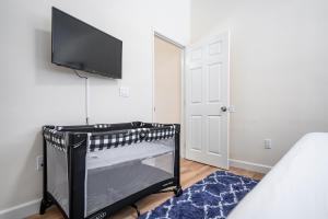 Gallery image of Cozy 4 Bedroom Near to Disney, Arcade and Games! in Fullerton