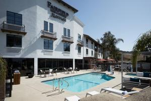 Bazén v ubytování Fairfield Inn & Suites By Marriott Camarillo nebo v jeho okolí