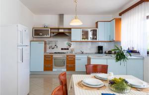 Kuchyň nebo kuchyňský kout v ubytování Holiday Home Grandici Iv