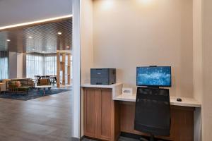 TV a/nebo společenská místnost v ubytování Fairfield by Marriott Inn & Suites Austin Georgetown