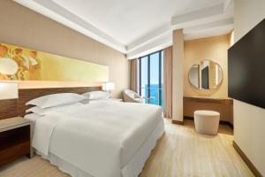 Postel nebo postele na pokoji v ubytování Sheraton Nha Trang Hotel & Spa
