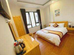 Postel nebo postele na pokoji v ubytování S481 Hoa Dang Hotel Dalat
