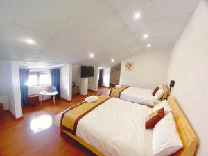 Postel nebo postele na pokoji v ubytování S481 Hoa Dang Hotel Dalat