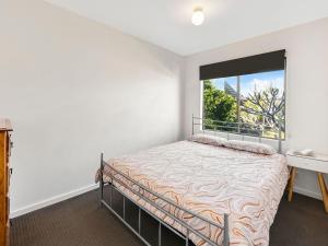Ein Bett oder Betten in einem Zimmer der Unterkunft Hibiscus Dreaming - Walking distance to the beach