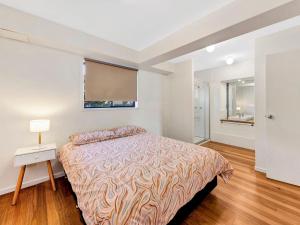 Ein Bett oder Betten in einem Zimmer der Unterkunft Hibiscus Dreaming - Walking distance to the beach