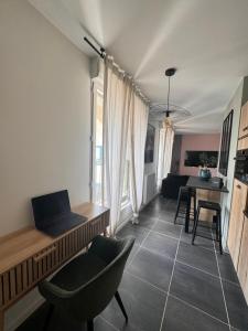 Μια τηλεόραση ή/και κέντρο ψυχαγωγίας στο Atelier - Gare Saint Jean