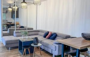 Photo de la galerie de l'établissement Beautiful Home In Drogoradz With Kitchen, à Drogoradz