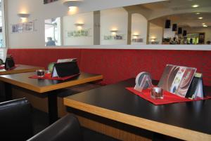 A restaurant or other place to eat at Hotel & Restaurant Dankl