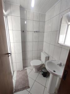 Bilik mandi di Apartamento com mobília nova 302 +7 gambar