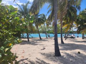 Fotografie z fotogalerie ubytování Penthouse Apartment with Bay and Mountain Views, Rooftop BBQ, AC, Fast WiFi, Near Saladilla Beach, Barahona v destinaci Santa Cruz de Barahona