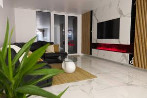 TV a/nebo společenská místnost v ubytování Maison proche de Massy, Antony et Versailles Ouvriers bienvenus