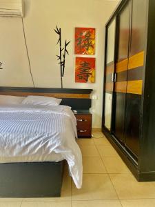 Voodi või voodid majutusasutuse Chalet in Bluebay Asia Resort Ain Sokhna toas