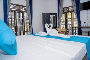 TV a/nebo společenská místnost v ubytování Aathi Resort