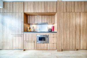 Η κουζίνα ή μικρή κουζίνα στο Yorkville Plaza Express Stay