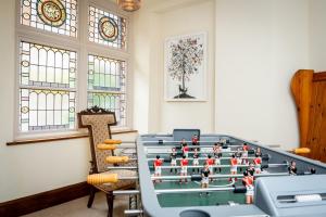 Un grupo de personas en miniatura en una habitación con una mesa. en Watermouth Castle, Clock Tower Apartment, en Ilfracombe