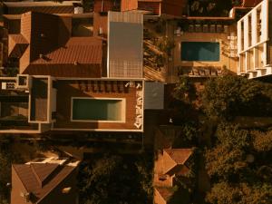 una vista aérea de un grupo de casas en Arome22 en Eforie Sud