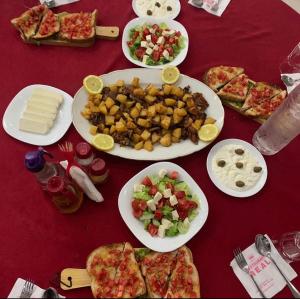 Galeriebild der Unterkunft Hotel Bar Restaurant Real in Bajram Curr + 37 Fotos