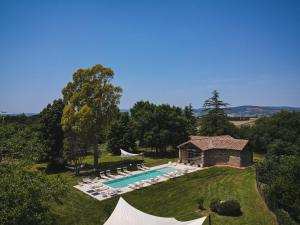 Bazén v ubytování Relais Ciavatta Country Hotel nebo v jeho okolí