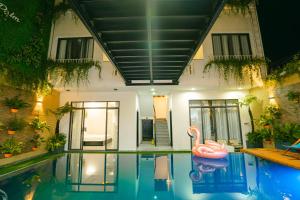 Bazén v ubytování Beach Palm Villa Hoi An nebo v jeho okolí