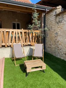 Zdjęcie z galerii obiektu Gîte La Hallette au cœur du vignoble Champenois, classé 2 étoiles w mieście Chouilly