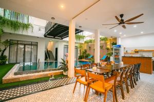 TV a/nebo společenská místnost v ubytování Beach Palm Villa Hoi An