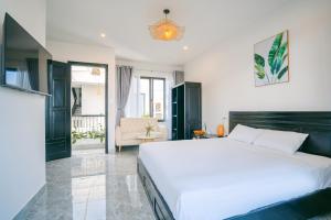 Postel nebo postele na pokoji v ubytování Beach Palm Villa Hoi An
