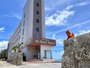 a building with a cat statue in front of it at Golden Sun Beach Hotel - Vacation STAY 55432v in Igei