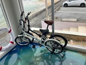 two bikes are parked next to a window at Golden Sun Beach Hotel - Vacation STAY 55432v in Igei