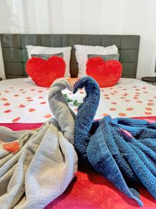Ένα ή περισσότερα κρεβάτια σε δωμάτιο στο Love Room avec jacuzzi & lit King Size +12 φωτογραφίες
