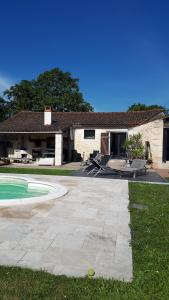 a house with a patio and a swimming pool at Damvix Chambre d hôtes La Barbée in Damvix