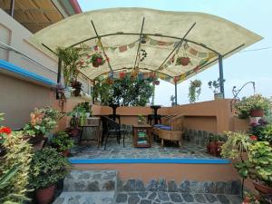 Patio nebo venkovní prostory v ubytování Himalaya Inn + 11 fotografií