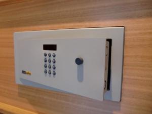 a remote control on a door with a wooden floor at Hotel Barcelona Universal in Barcelona