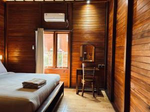 Ένα ή περισσότερα κρεβάτια σε δωμάτιο στο Uli Wood Villa, Jimbaran BALI - near GWK +62 φωτογραφίες