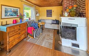 a living room with a fireplace and a couch at Nice Home In Klokkarstua With Wifi in Ustad